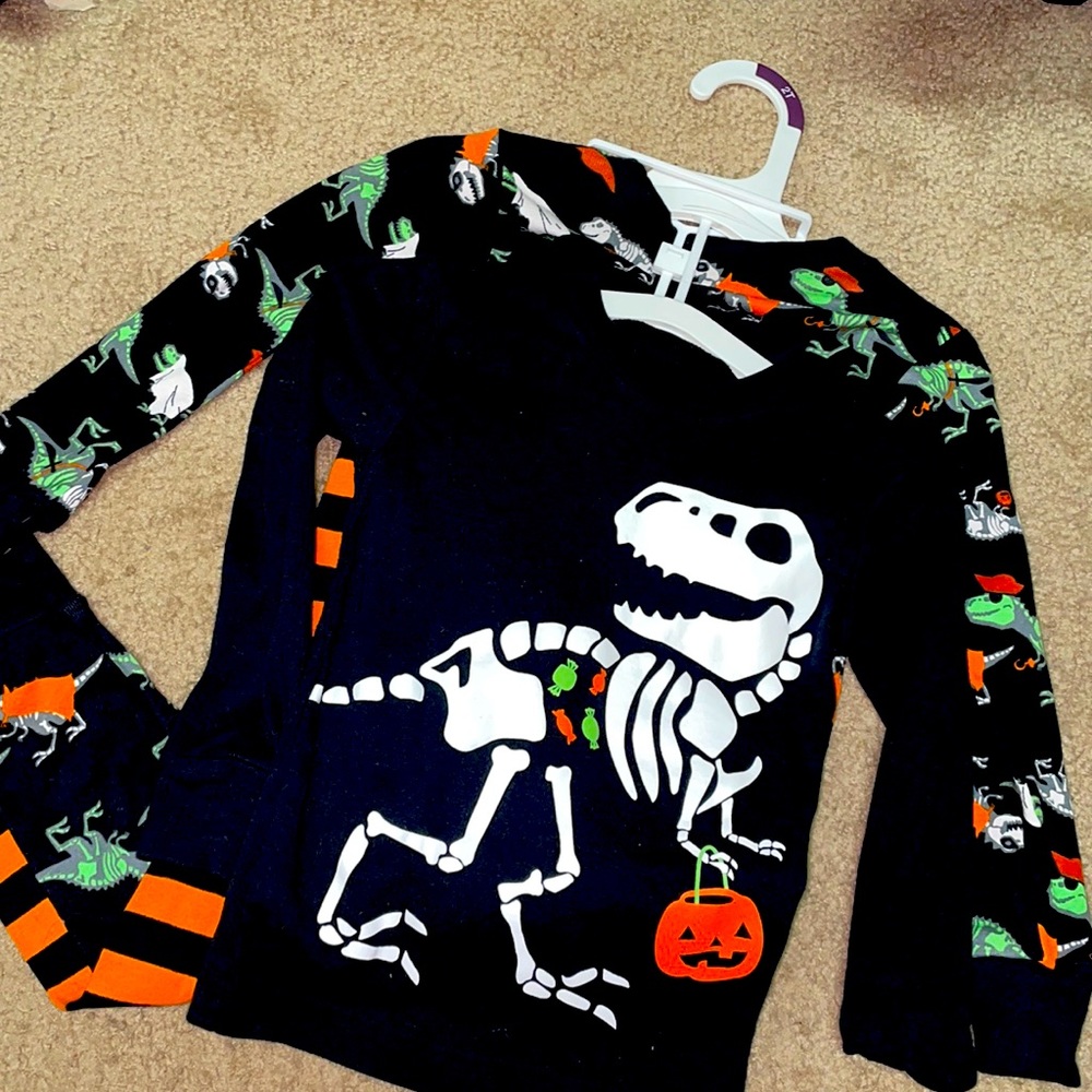 New without tags Halloween 2T pjs!
